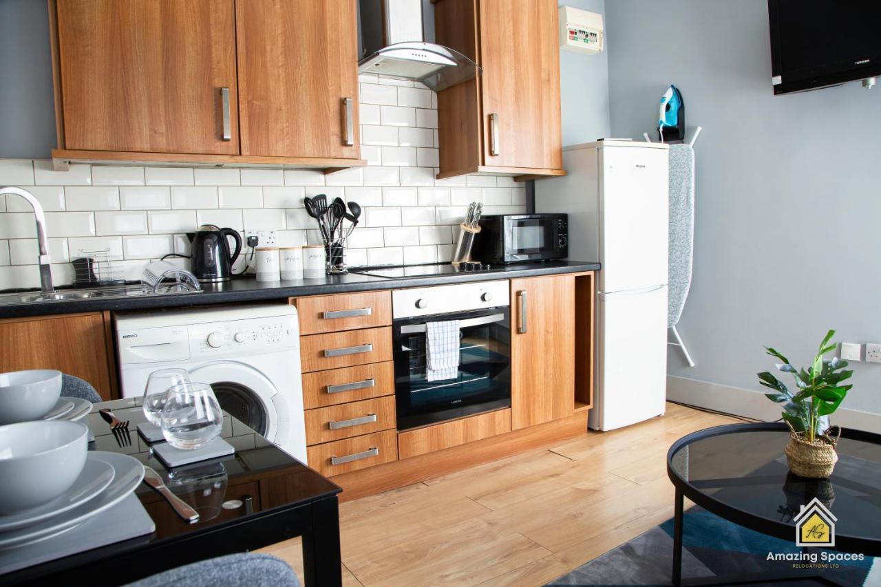 City Centre 2 Bed Flat Sleeps 3 For Work And Leisure With Free Wifi By Amazing Spaces Relocations Ltd Warrington Dış mekan fotoğraf