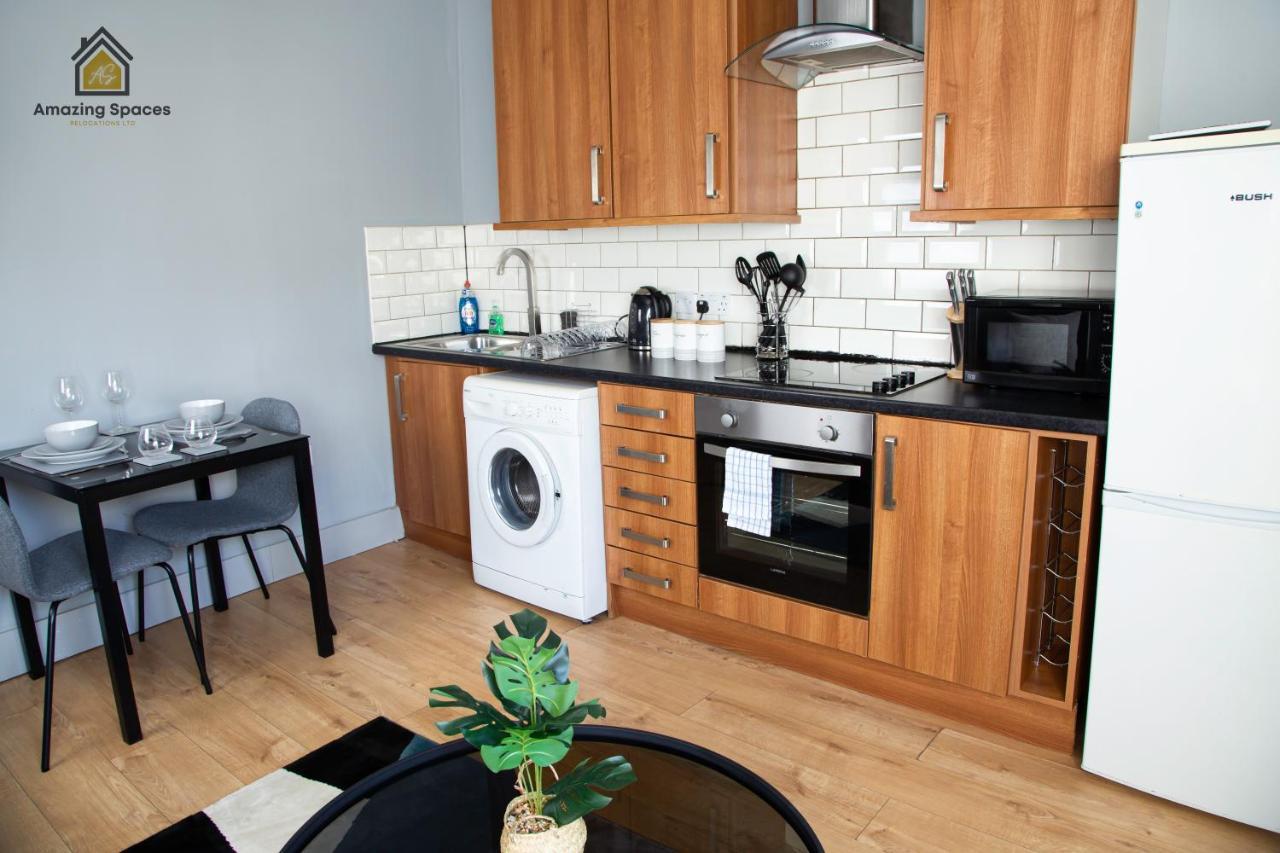 City Centre 2 Bed Flat Sleeps 3 For Work And Leisure With Free Wifi By Amazing Spaces Relocations Ltd Warrington Dış mekan fotoğraf